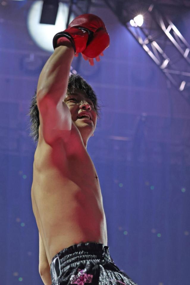　村田将一にＫＯ勝ちした野田蒼（撮影・中田匡峻）