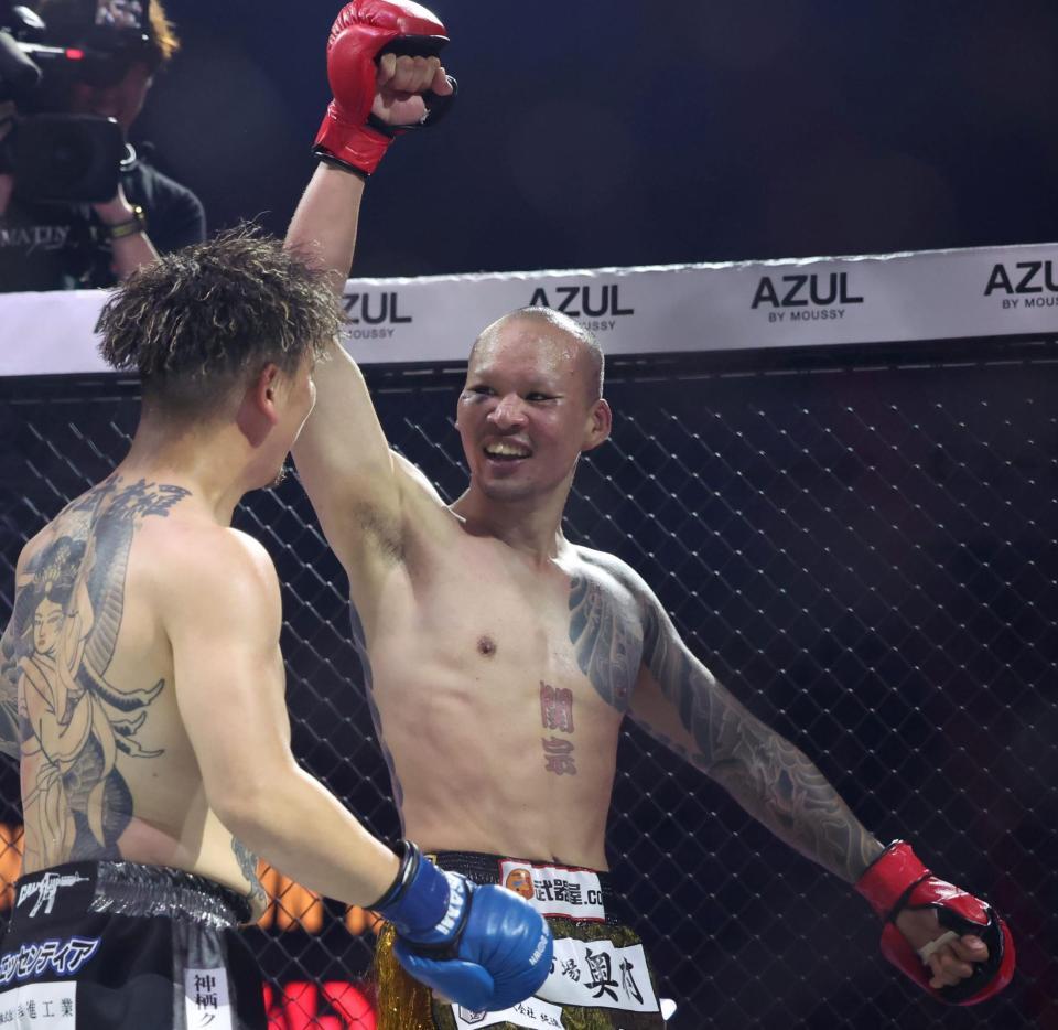 　２８３ａｋａ我武者羅（左）に勝利したダイスケ（撮影・中田匡峻）