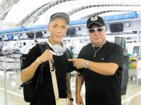 　ピカソ戦へ渡米する亀田京之介（左）と帯同する史郎氏