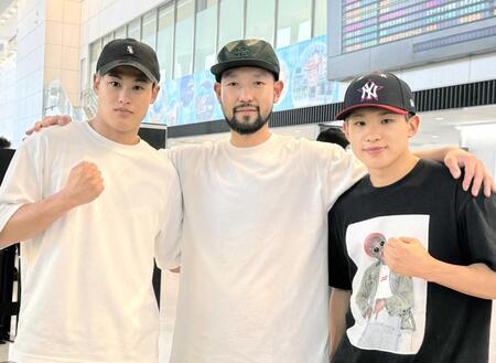 　帰国した（右から）堤麗斗、佐々木会長、兄・駿斗（撮影・藤川資野）