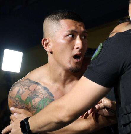 【写真】朝倉海が完全にキレてる！にらみ合い一触即発ムード