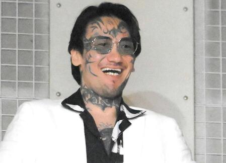 【写真】ＢＤ引退の瓜田純士「本日は12回目の結婚記念日でした」妻と２ショット
