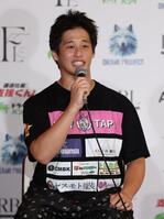 　会見に出席したアマリザ＝１２日