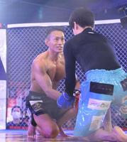 　黒石高大（左）＝２０２３年