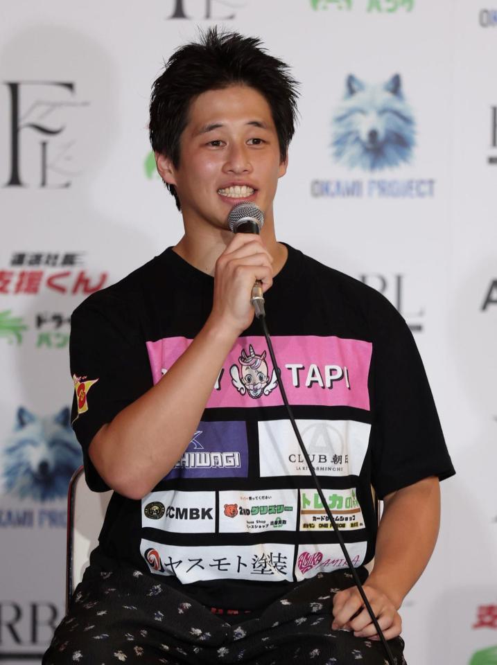 　会見に出席したアマリザ＝１２日