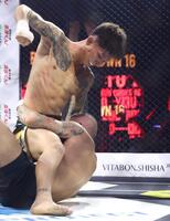 　森（下）を攻める外枦保尋斗＝１３日