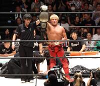 　ＯＺＡＷＡ（奥）を破り、新王者になった拳王