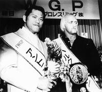 　ＩＷＧＰ前夜祭でのアントニオ猪木さん（左）とハルク・ホーガンさん＝１９８４年５月