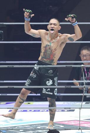 　勝利した安藤達也