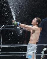 　シャンパンファイトをする朝倉未来