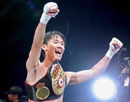 　エリック・ロサに１０回ＴＫＯ勝ちし喜ぶ高見亨介