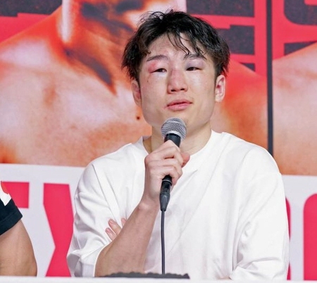 【写真】泣き顔の寺地「今は何も考えられない」去就にも言及