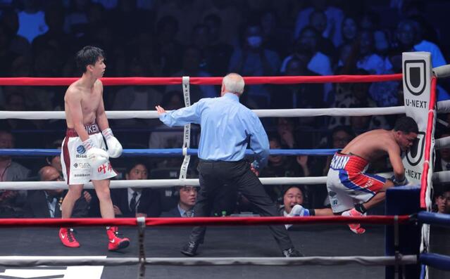 世界初挑戦の23歳、高見亨介が10回TKO勝ちで王座奪取「判定