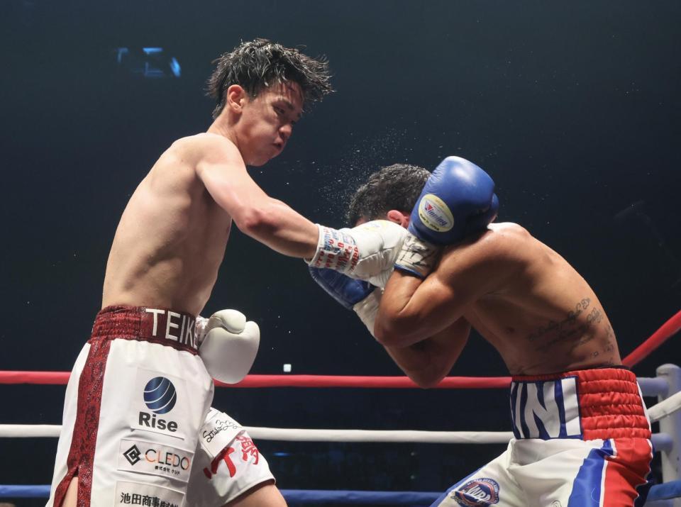 　６回、エリック・ロサを攻める高見亨介（撮影・石井剣太郎）