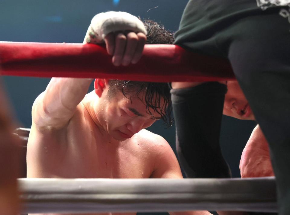 　試合に敗れた寺地拳四朗（撮影・石井剣太郎）