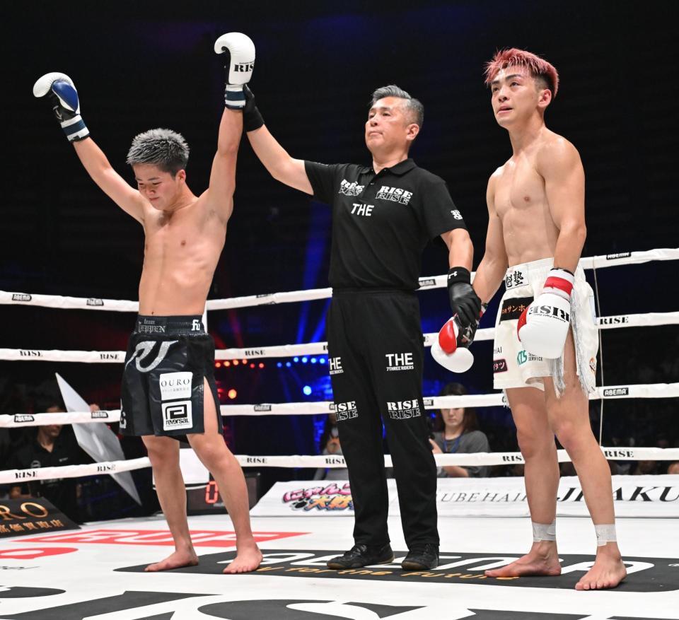 　政所仁（右）に勝利した那須川龍心