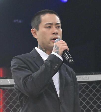 　頭を丸めてリングに登場した久保田覚＝２０２２年１１月