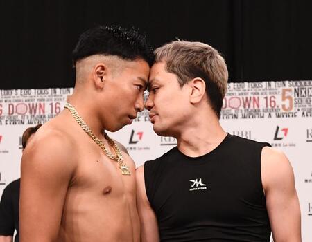 　佐々木ＫＩＤ楓（左）とにらみ合うせーや（撮影・園田高夫）