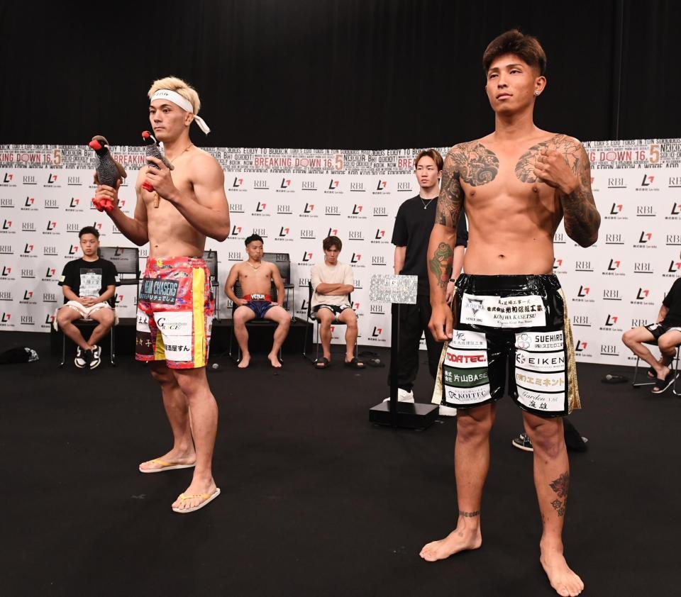 　ファイティングポーズを決める太陽（左）と外枦保尋斗（撮影・園田高夫）