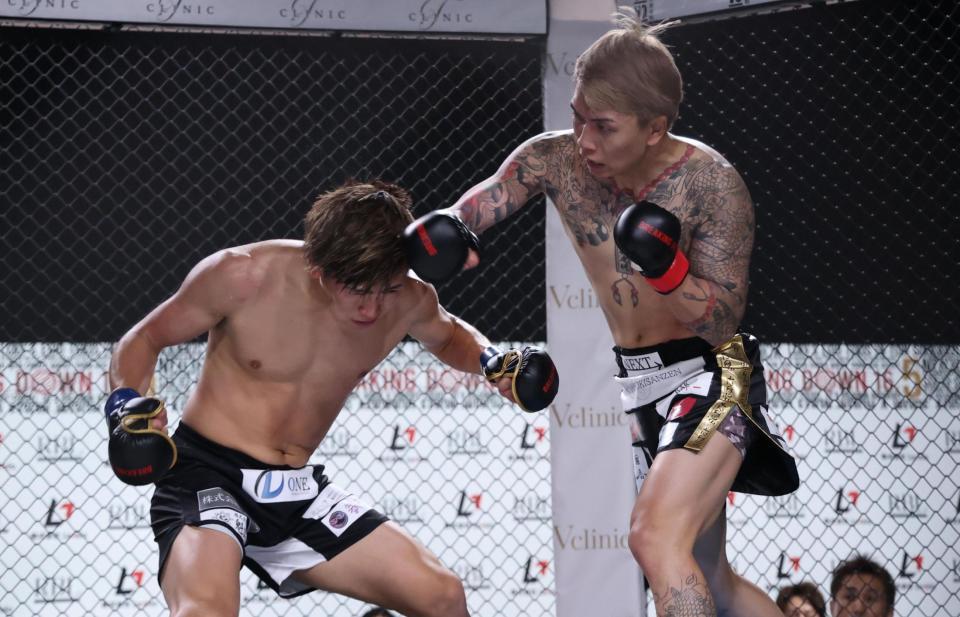 　修羅斗をせめる龍志（撮影・金田祐二）