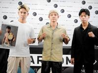 　新カード発表会見に登場した（左から）辰次郎、玖村修平、雅治