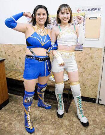 　バックステージで勝利を喜ぶ日菜といろ（右）と梨央