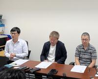 　相次ぐ事故を受け、緊急会合を行った（左から）ＪＢＣの安河内剛事務局長、日本プロボクシング協会の加山利治事務局長、小林昭司会長