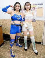 　バックステージで勝利を喜ぶ日菜といろ（右）と梨央