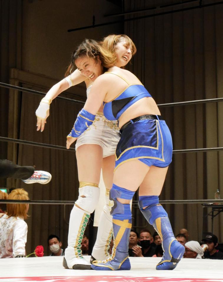 　勝利を喜ぶ日菜といろ（左）と梨央