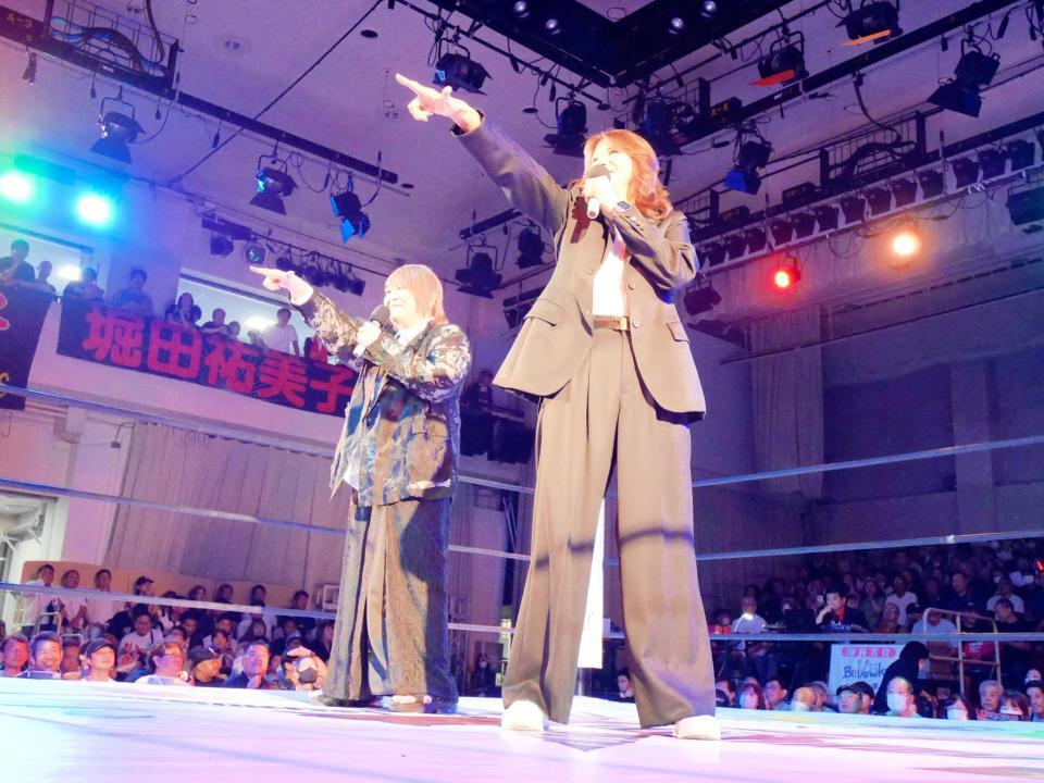 　ファイヤージェッツを復活させた西脇充子（右）と堀田祐美子