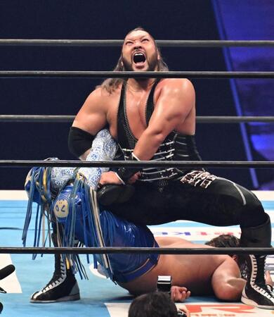 　辻陽太（下）を攻めるＥＶＩＬ