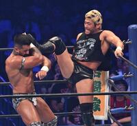 　ドリラ・モロニー（左）を攻めるＳＡＮＡＤＡ