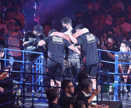 　敗退し、引き揚げるＥＶＩＬ