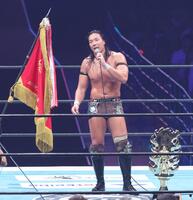 　優勝し、観衆に挨拶するＫＯＮＯＳＵＫＥ　ＴＡＫＥＳＨＩＴＡ