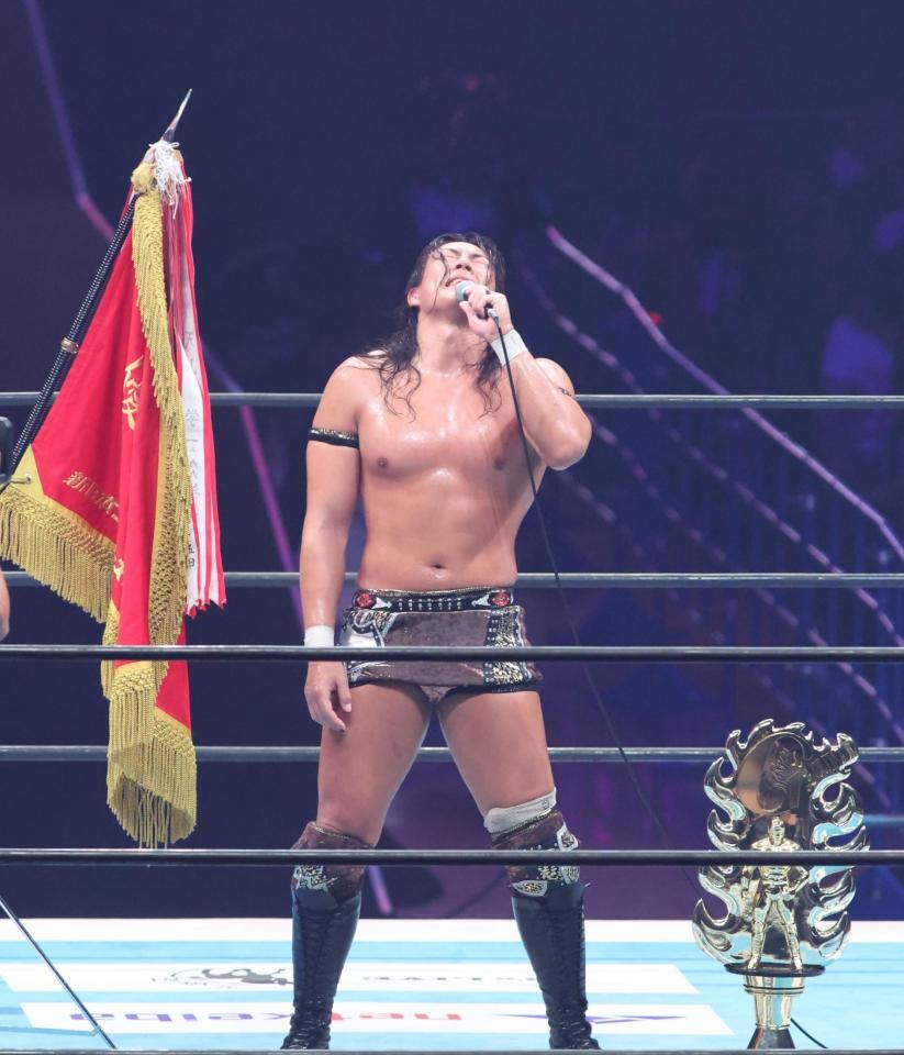 　優勝し涙で観衆に挨拶するＫＯＮＯＳＵＫＥ　ＴＡＫＥＳＨＩＴＡ