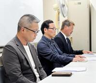 　理事会後に会見した日本プロボクシング協会の（左から）小林昭司会長、柳光和博健康管理委員長、加山利治事務局長