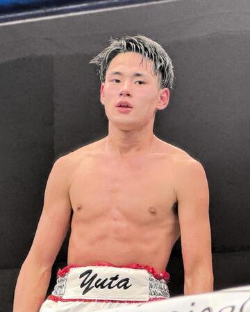 　５回ＫＯ勝ちでプロ５連勝を飾った坂井優太