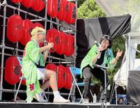 　自身が主催する「天心祭」で粗品（右）とのトークショーを行った那須川天心