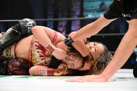 　小波の裸絞めに苦しむＳａｒｅｅｅ　ⒸＳＴＡＲＤＯＭ