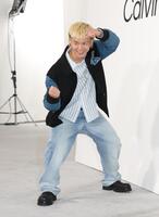 　ポーズを決める那須川天心（撮影・佐々木彰尚）