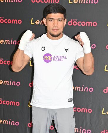 　試合に向け気合みなぎるアフマダリエフ（撮影・持木克友）