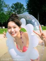 　小坂井祐莉絵ファースト写真集先行カット（イマジカインフォス刊、撮影・細居幸次郎）