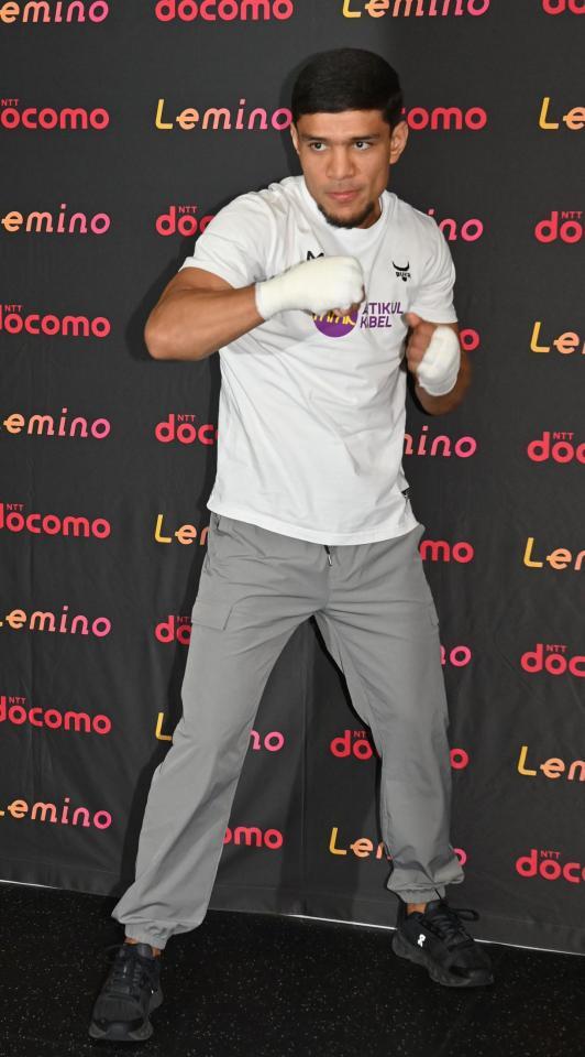 　試合に向け気合みなぎるアフマダリエフ（撮影・持木克友）