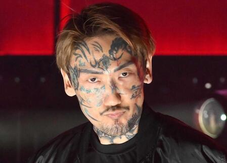 「『レンタル怖い人』みたいなこと、２０年以上前にやってたな確か」瓜田純士の若き日の姿に反響　顔に刺青なしも「これは【ただの怖い人】ですｗ」