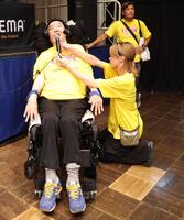 　カード発表をする高山善廣