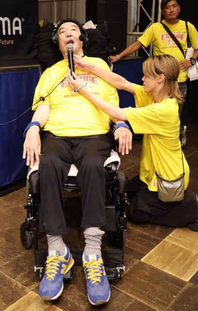 頸髄完全損傷の高山善廣 車いすで登場 盟友4人が魂のチョップ合戦