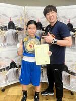 　ジュニアチャンピオンズリーグ連覇を達成した宮井奏（左）と野上真司オーナー