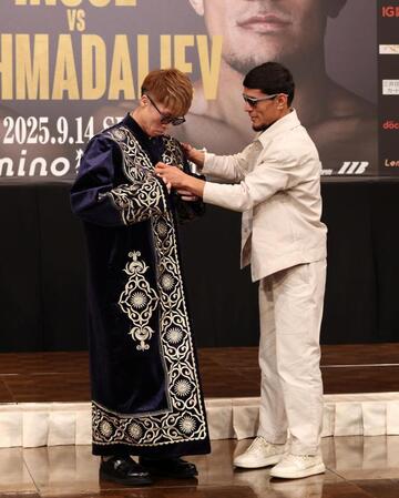 井上尚弥と14日対戦アフマダリエフが不敵に闘志「一発で井上のキャリアも変えてしまう」過去の挑発の真意も説明「この階級は私に適性」