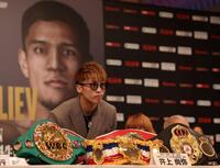 　会見に出席する井上尚弥（撮影・中田匡峻）