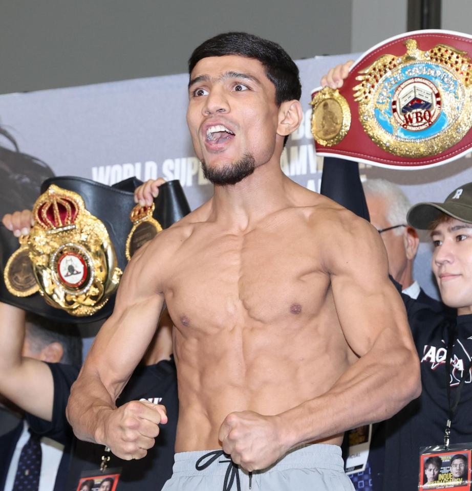 　計量をクリアし、気合十分のムロジョン・アフマダリエフ（撮影・中田匡峻）